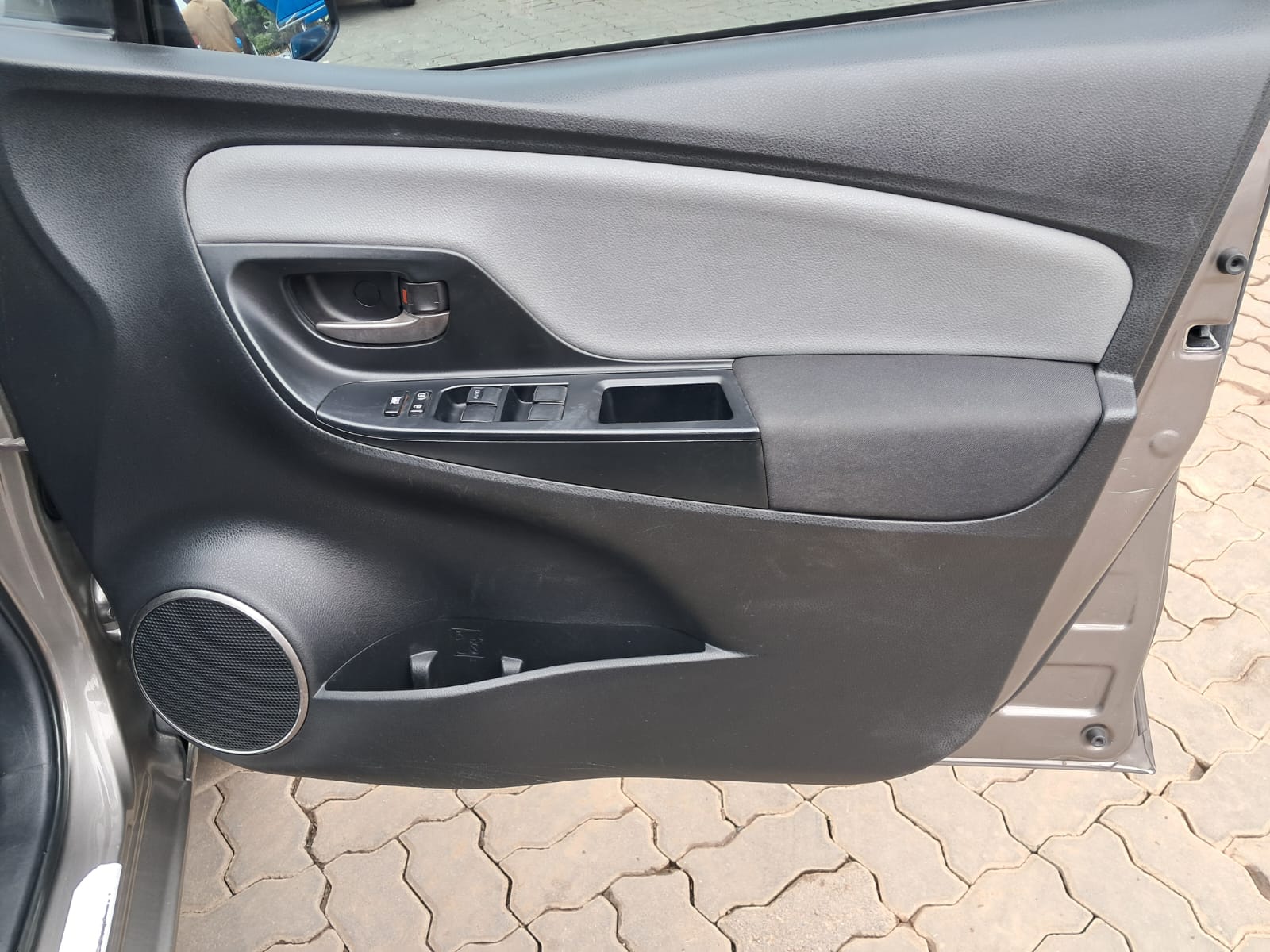 0beb27ff-4fcb-4e74-8adb-1d96f04c857c